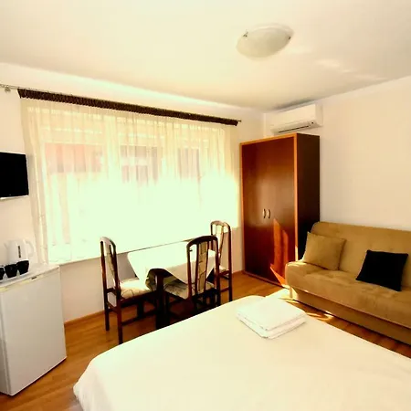 莱鲍假日酒店 莱鲍