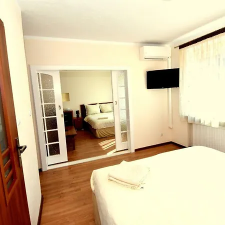 Δωμάτια σε οικογενειακή κατοικία Holiday Leba *